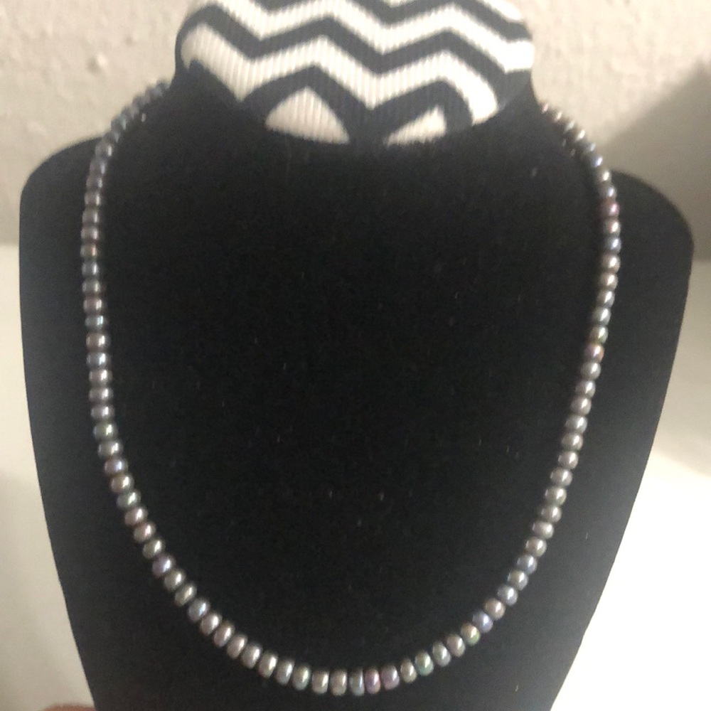 Elegant Black Pearl Necklace - Picture 7 of 8